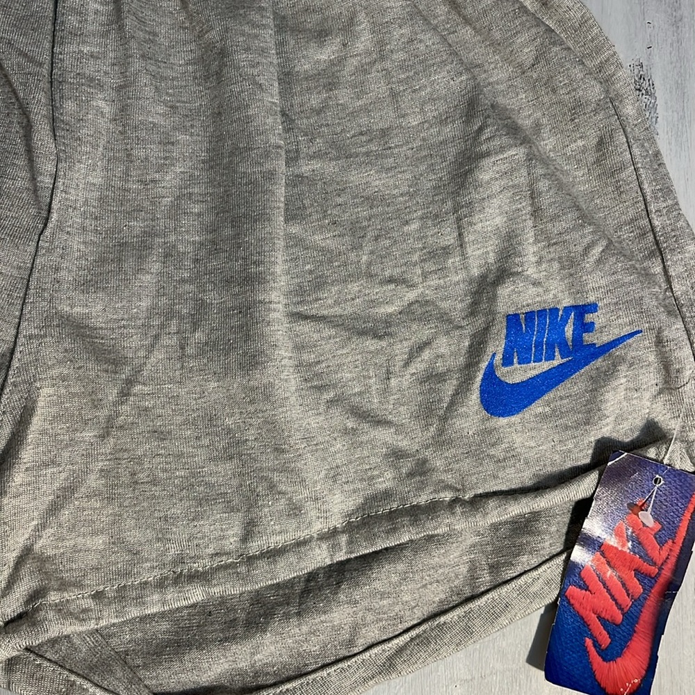Vintage Nike Women's Grey Shorts, NEW WITH TAGS, Sz XL - Picture 2 of 9